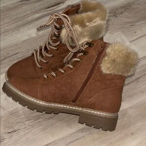 Cozy Brown Quilted Winter Bootscute boots